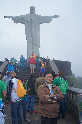  Ngày thứ ba ở Rio de Janeiro thăm tượng Chúa Cứu Thế và cuộc gặp gỡ tại Copacabana
